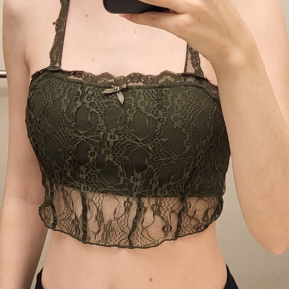 ✨️ $2 when bundled✨️Green fairy crop top